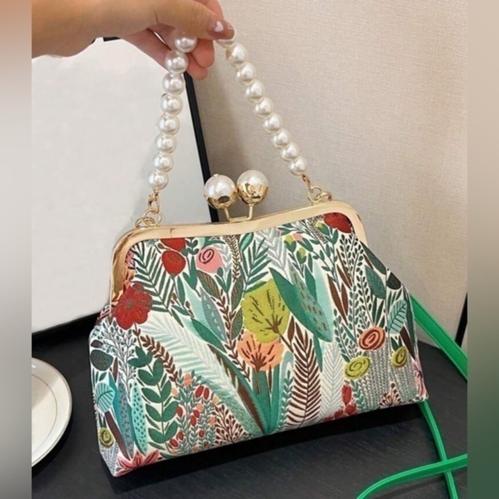 ✨NEW✨ Clip-On Chinese Shoulder Crossbody purse Pearl Chain - embroidered floral - Picture 5 of 8